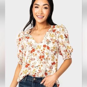 NWT! Gibson look~Women’s Floral Puff-Sleeve V-Neck Blouse, Size Large.